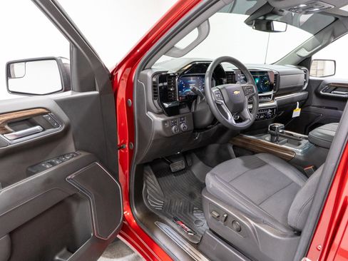 Used 2024 Chevrolet Silverado 1500 LT AWD/4WD image 13
