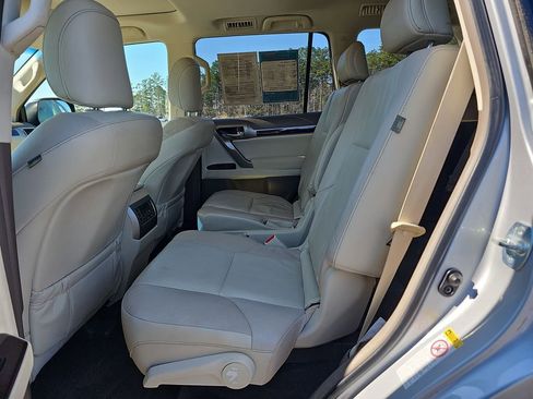 Used 2017 Lexus GX 460 AWD/4WD image 18