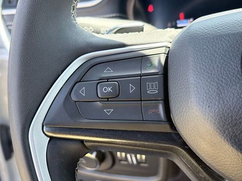 Used 2023 Jeep Grand Cherokee Altitude AWD/4WD image 14