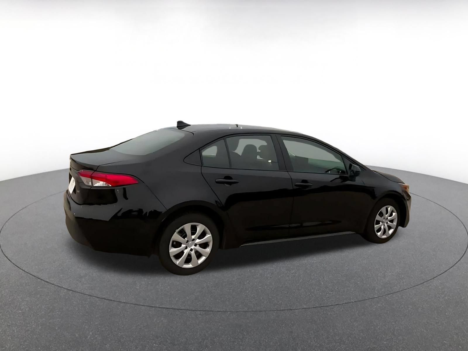 Used 2025 Toyota Corolla LE FWD image 14