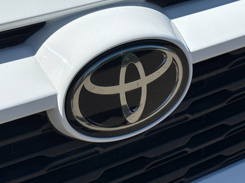 Used 2021 Toyota RAV4 LE FWD image 46