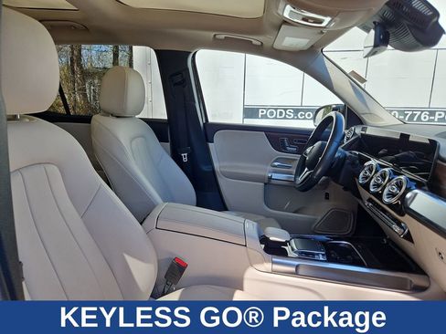 Used 2020 Mercedes-Benz GLB 250 w/ Driver Assistance Package image 8