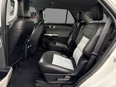 Used 2024 Ford Explorer XLT w/ Equipment Group 202A image 10