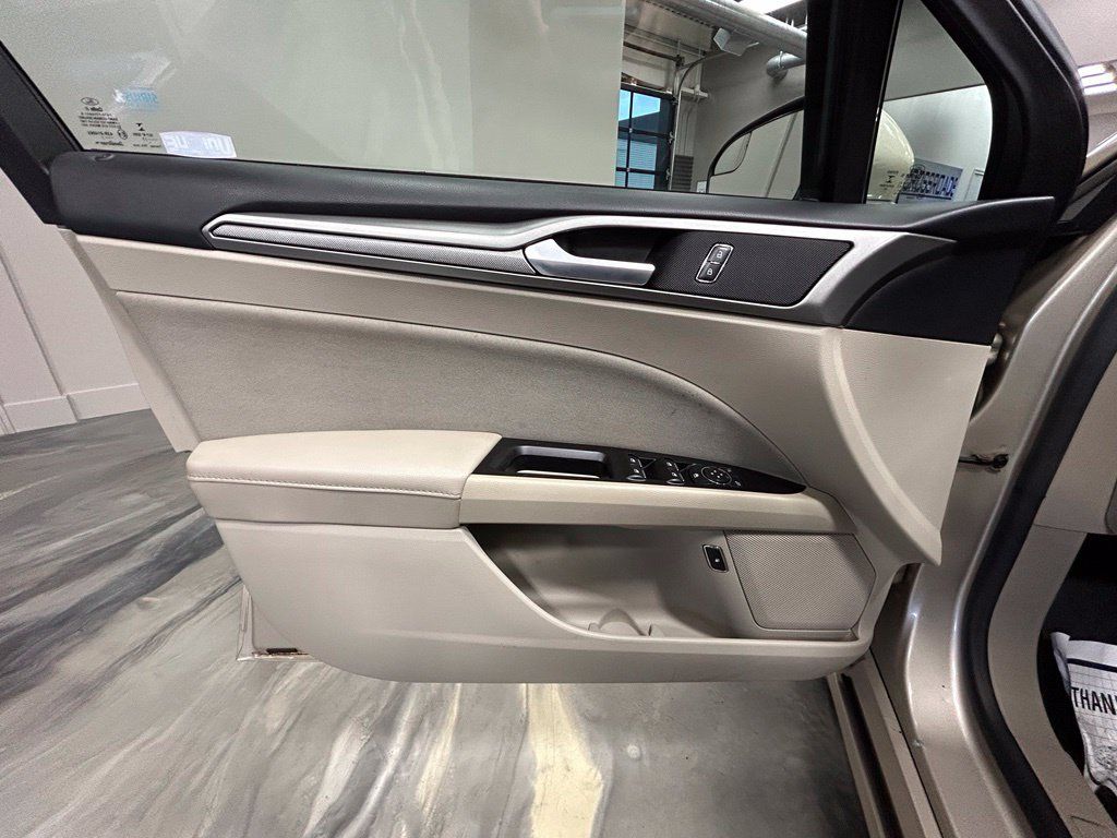 Used 2017 Ford Fusion SE FWD image 49
