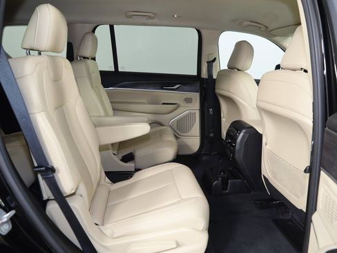 Used 2022 Jeep Grand Cherokee L Limited image 14