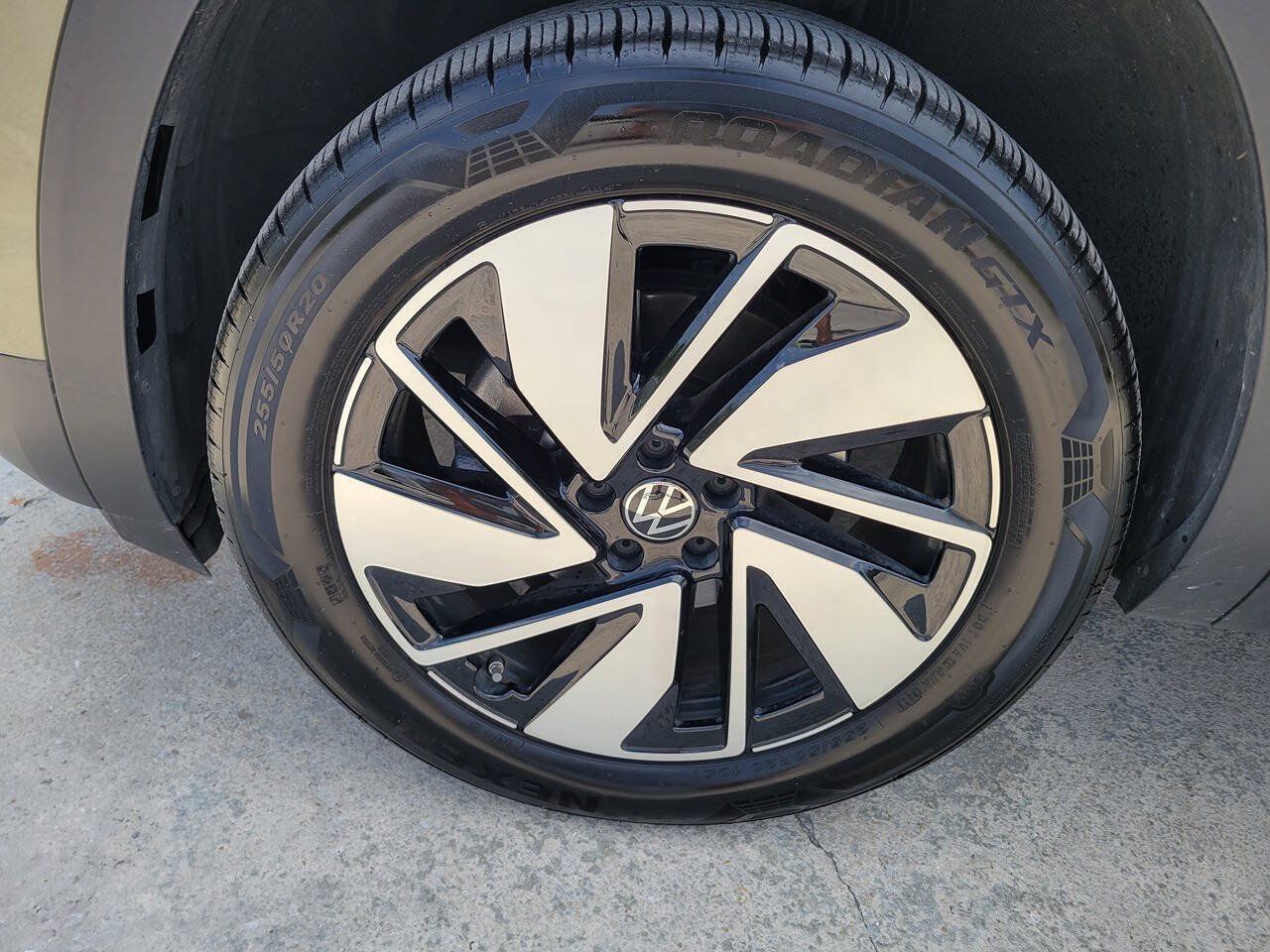 Used 2026 Volkswagen Atlas SE FWD image 14