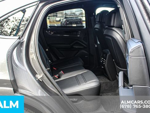 Used 2025 Porsche Cayenne GTS w/ Technology Package AWD/4WD image 16