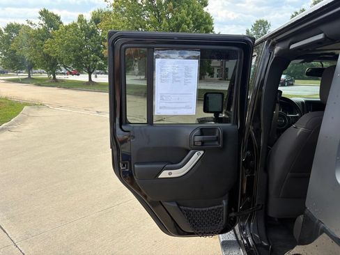 Used 2017 Jeep Wrangler Unlimited Sahara AWD/4WD image 38