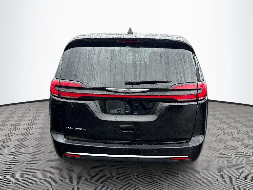 Used 2025 Chrysler Pacifica Select FWD image 7