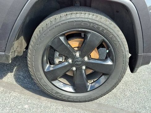 Used 2015 Jeep Grand Cherokee Altitude AWD/4WD image 11
