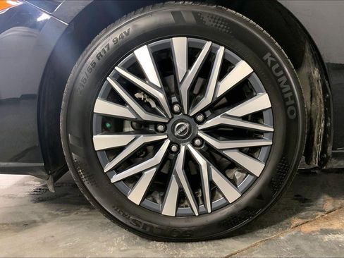 Used 2025 Nissan Altima 2.5 SV image 9