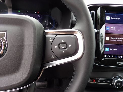 New 2025 Volvo XC40 B5 Core w/ Protection Package Premier image 16