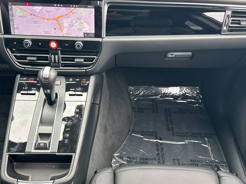 Certified 2026 Porsche Macan AWD/4WD image 21