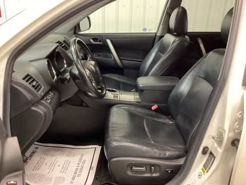 Used 2013 Toyota Highlander SE image 14