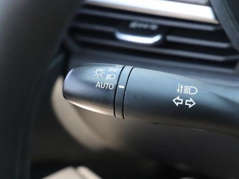 Used 2025 Nissan Altima 2.5 SV FWD image 32
