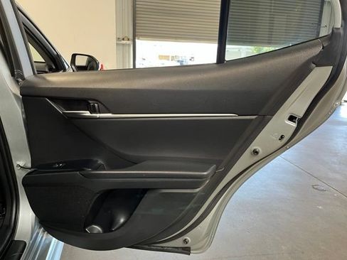 Used 2020 Toyota Camry SE AWD/4WD image 15