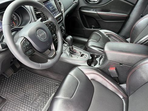 Used 2020 Jeep Cherokee Trailhawk AWD/4WD image 12