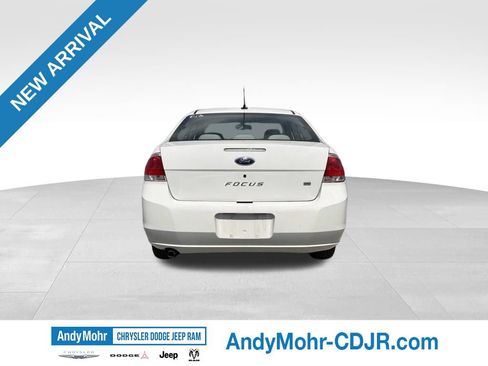 Used 2009 Ford Focus SE FWD image 4