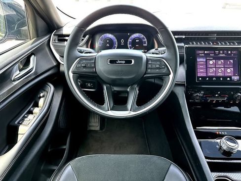 Used 2025 Jeep Grand Cherokee L Altitude RWD image 24