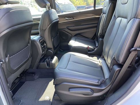 New 2025 Jeep Grand Cherokee L Limited w/ Luxury Tech Group II image 27