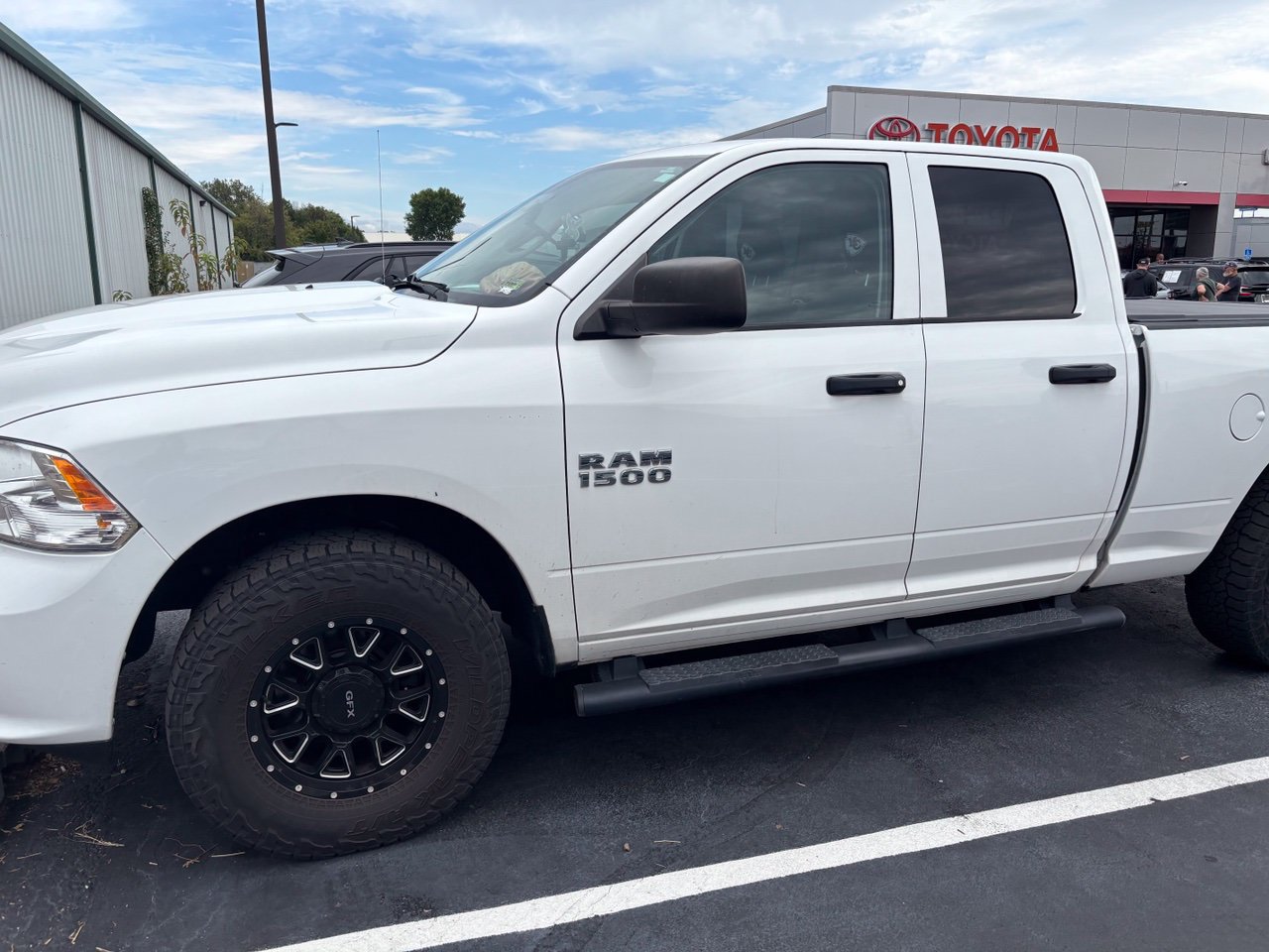 Used 2017 RAM 1500 Express AWD/4WD image 2
