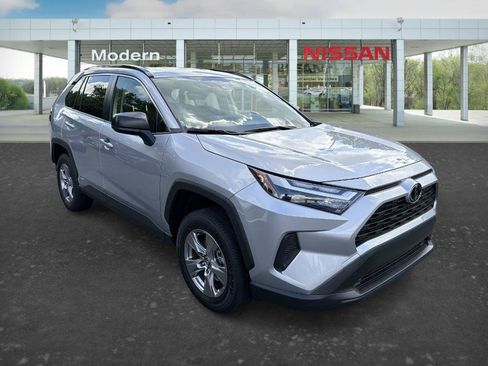 Used 2025 Toyota RAV4 LE AWD/4WD image 8