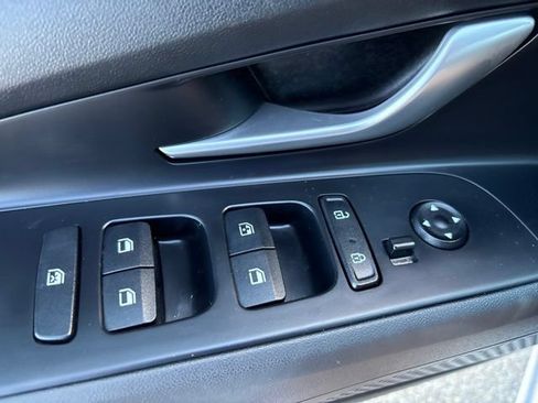 Used 2021 Hyundai Elantra SEL w/ Convenience Package FWD image 12