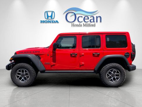 Used 2025 Jeep Wrangler Unlimited Rubicon AWD/4WD image 2