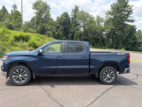 Used 2023 Chevrolet Silverado 1500 LT AWD/4WD image 6