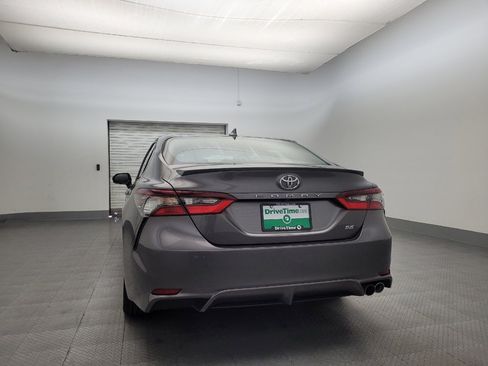 Used 2022 Toyota Camry SE image 6