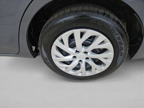 Used 2019 Toyota Corolla LE image 9