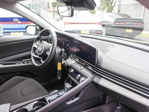 Certified 2025 Hyundai Elantra SEL w/ Cargo Package FWD image 21