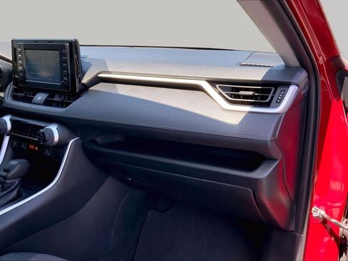 Used 2019 Toyota RAV4 XLE w/ Convenience Package FWD image 18