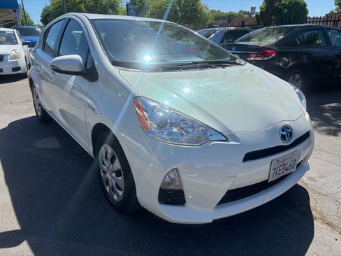 Used 2014 Toyota Prius C Three FWD image 3