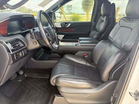 Used 2023 Lincoln Navigator Reserve RWD image 5