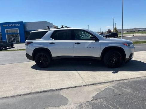 Used 2021 Chevrolet Traverse Premier w/ Redline Edition AWD/4WD image 2