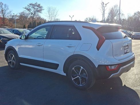 New 2025 Kia Niro LX image 3