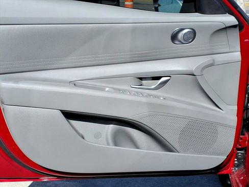 Used 2024 Hyundai Elantra SEL image 14