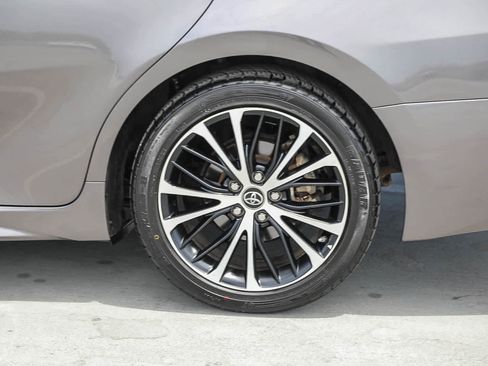 Certified 2019 Toyota Camry SE w/ Sunroof Package FWD image 11