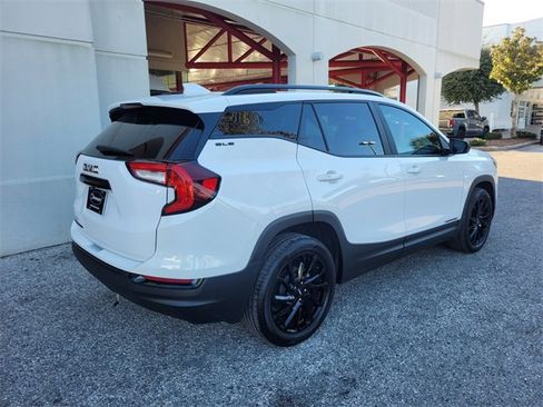 Used 2024 GMC Terrain SLE w/ Driver Convenience Package image 13