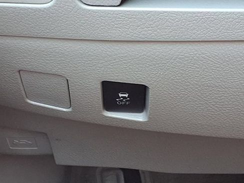 Used 2011 Toyota Camry LE FWD image 17