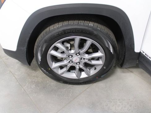 Used 2024 GMC Terrain SLT image 58