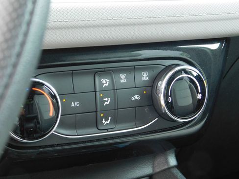 Used 2025 Chevrolet TrailBlazer LT FWD image 15
