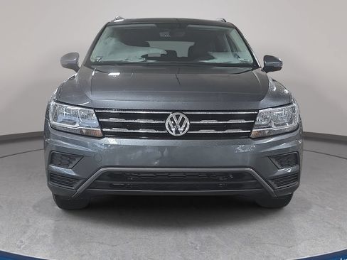 Used 2021 Volkswagen Tiguan SE w/ Panoramic Sunroof Package FWD image 3