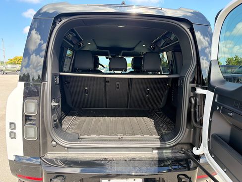 New 2026 Land Rover Defender 110 X-Dynamic SE AWD/4WD image 12