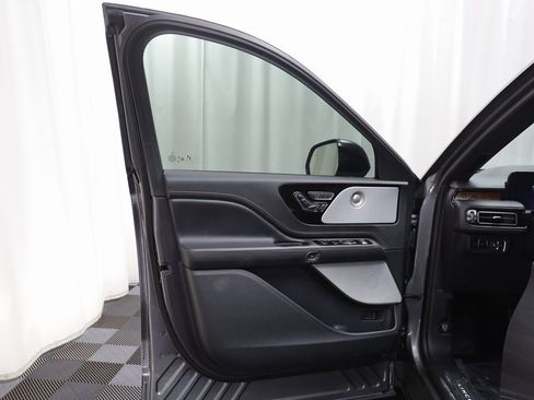 Used 2025 Lincoln Aviator Black Label w/ Jet Appearance Package image 4