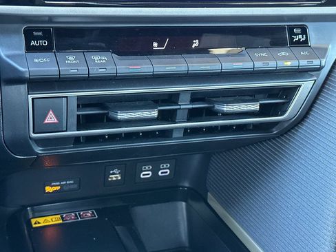 Used 2025 Toyota Camry SE image 20