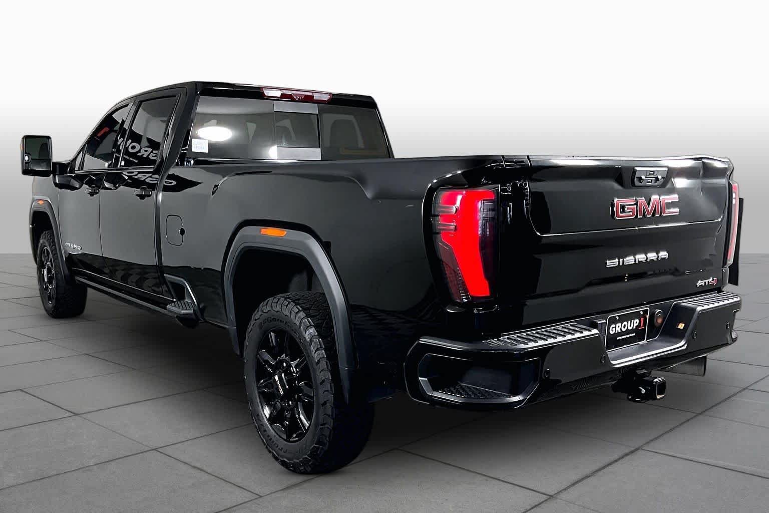 Used 2025 GMC Sierra 3500 AT4 w/ AT4 Premium Plus Package AWD/4WD image 11