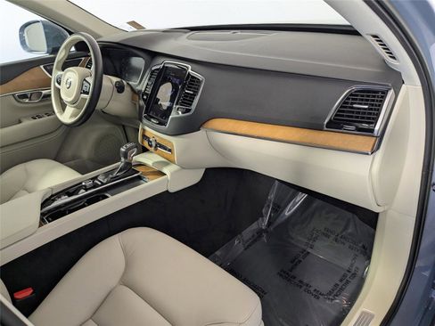 Used 2022 Volvo XC90 T6 Momentum w/ Advanced Package image 26