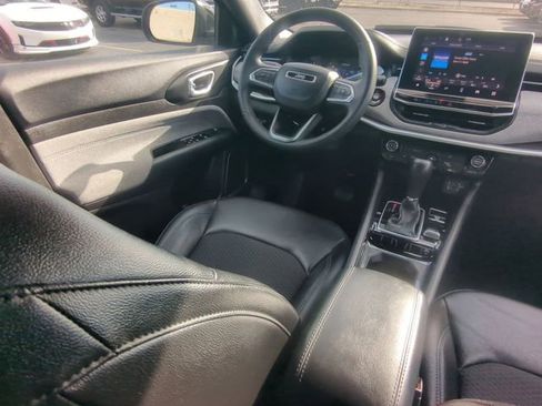 Used 2024 Jeep Compass Latitude image 9